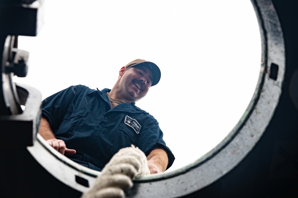 USS Farragut Arrives in Manta, Ecuador