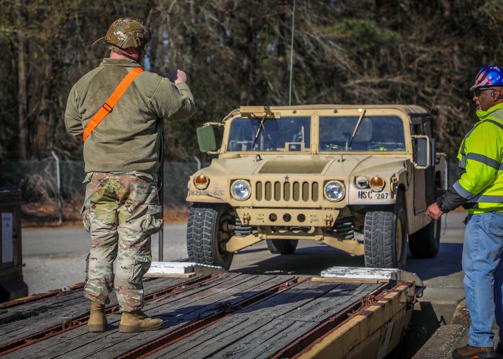 Soldiers Attend Rail Load Training