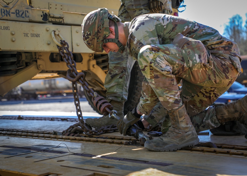 Soldiers Attend Rail Load Training