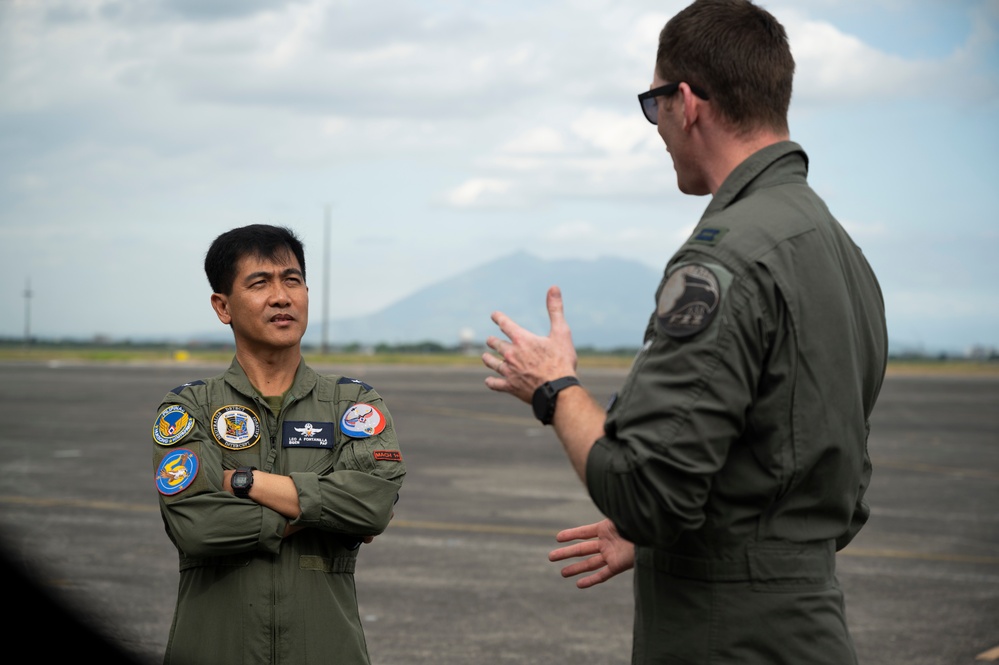 Fifth gen fighters debut in the Phillipines during bilateral integration