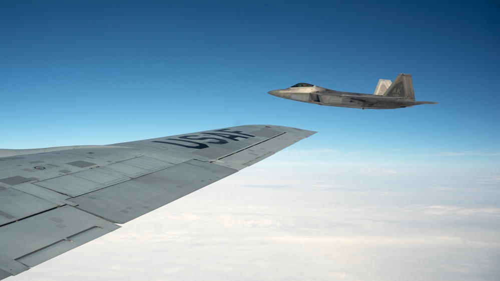 Raptors refuel over South China Sea