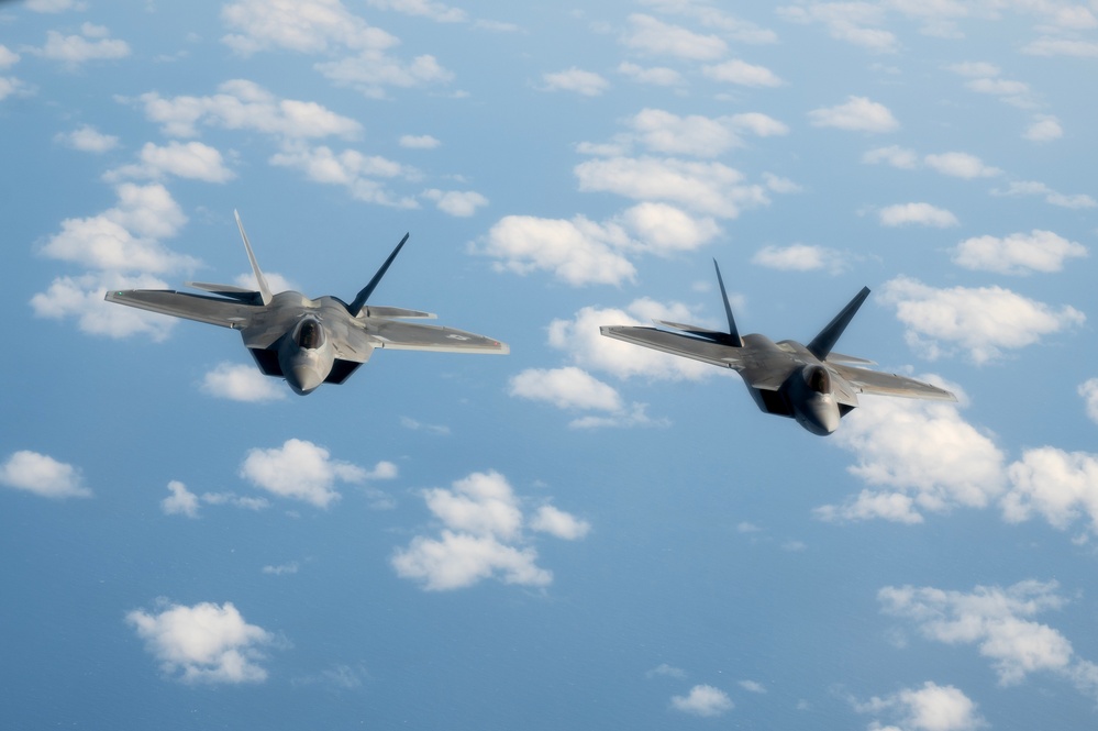 Raptors refuel over South China Sea