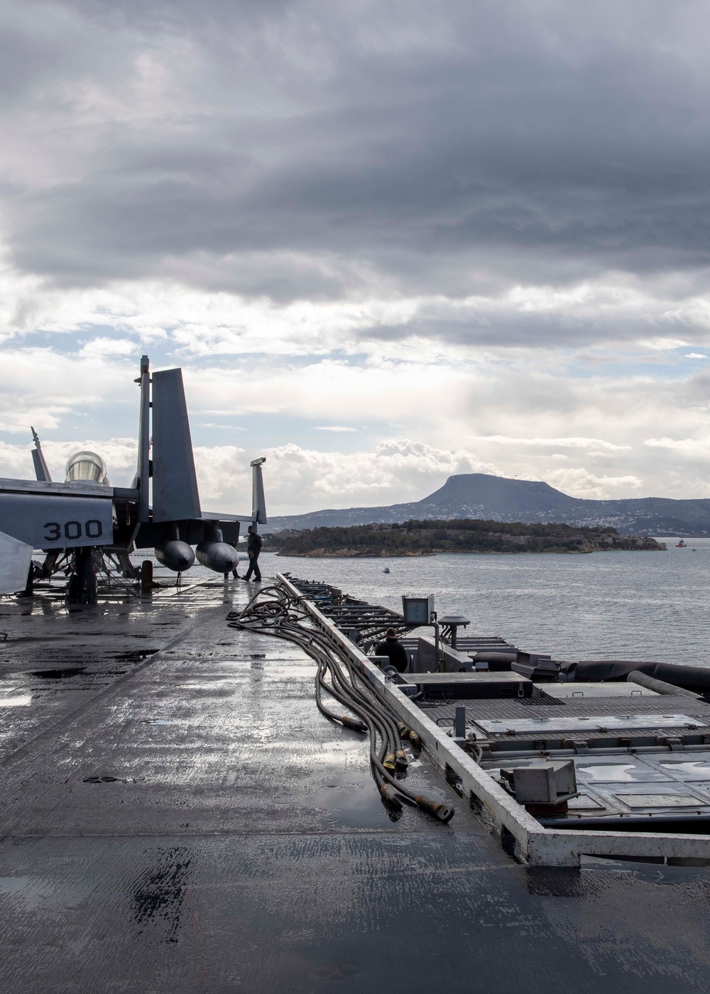 USS George H.W. Bush (CVN 77) Departs Souda Bay, Crete