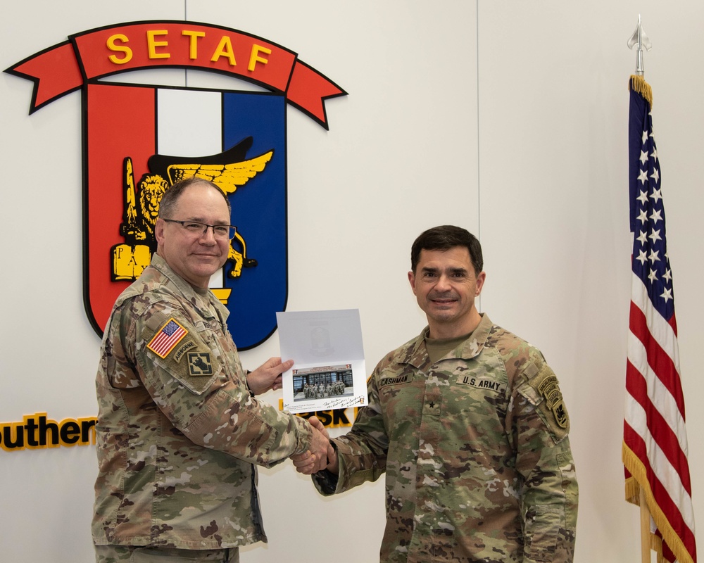 Michigan adjutant general shakes hands with SETAF-AF deputy commanding general