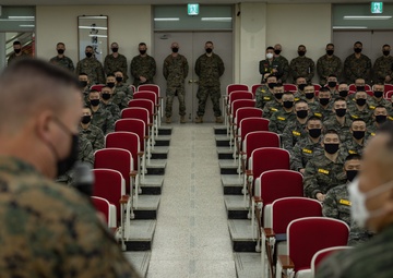 Senior U.S. and ROK Marine Corps generals attend recruit graduation