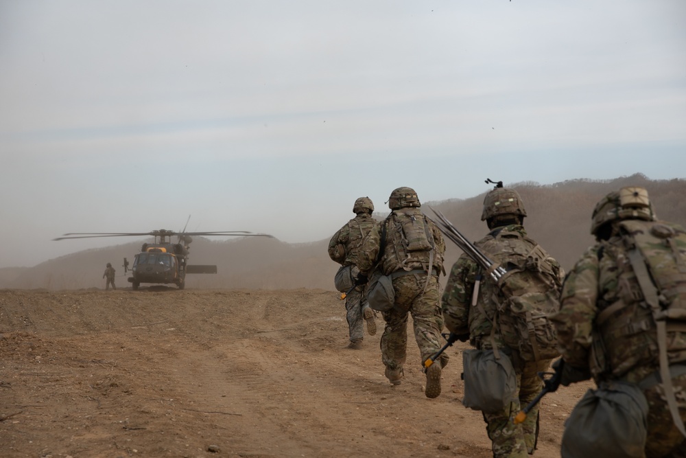 4-23 Infantry Conducts Air Assault During Exercise Warrior Shield