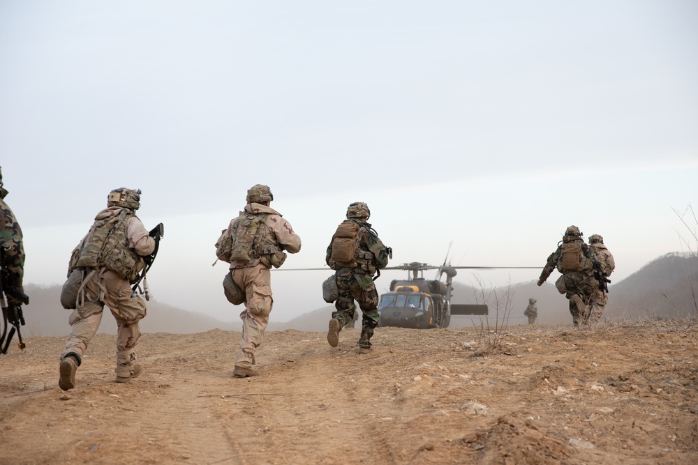 4-23 Infantry Conducts Air Assault During Exercise Warrior Shield