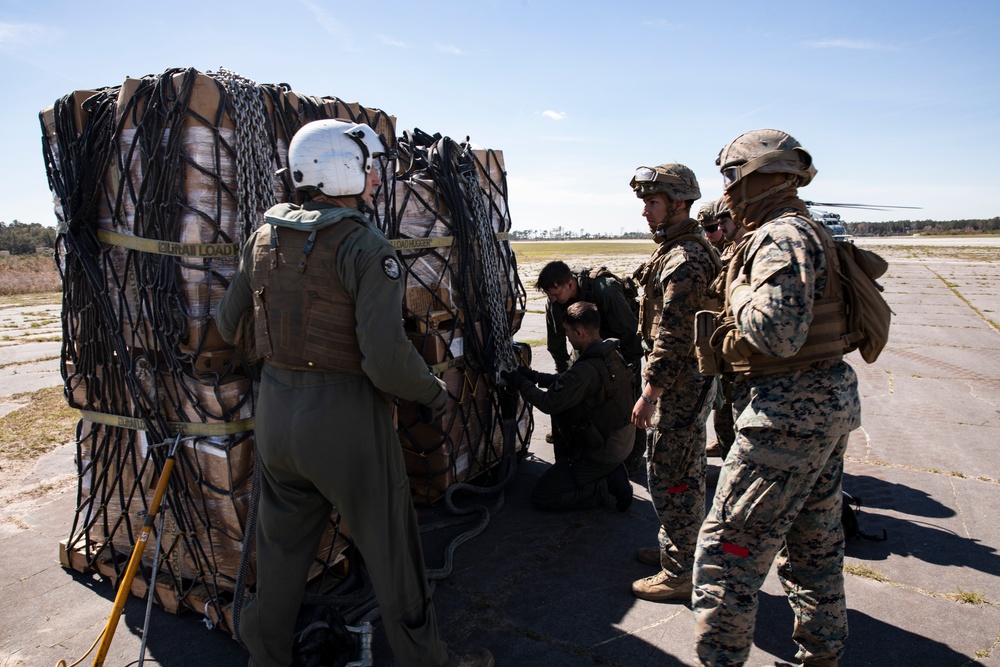 Heavy Lift Team, 26th MEU Marines execute external lift training