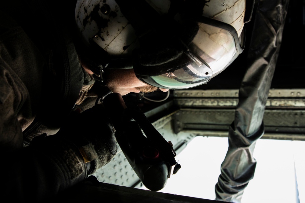 Heavy Lift Team, 26th MEU Marines execute external lift training