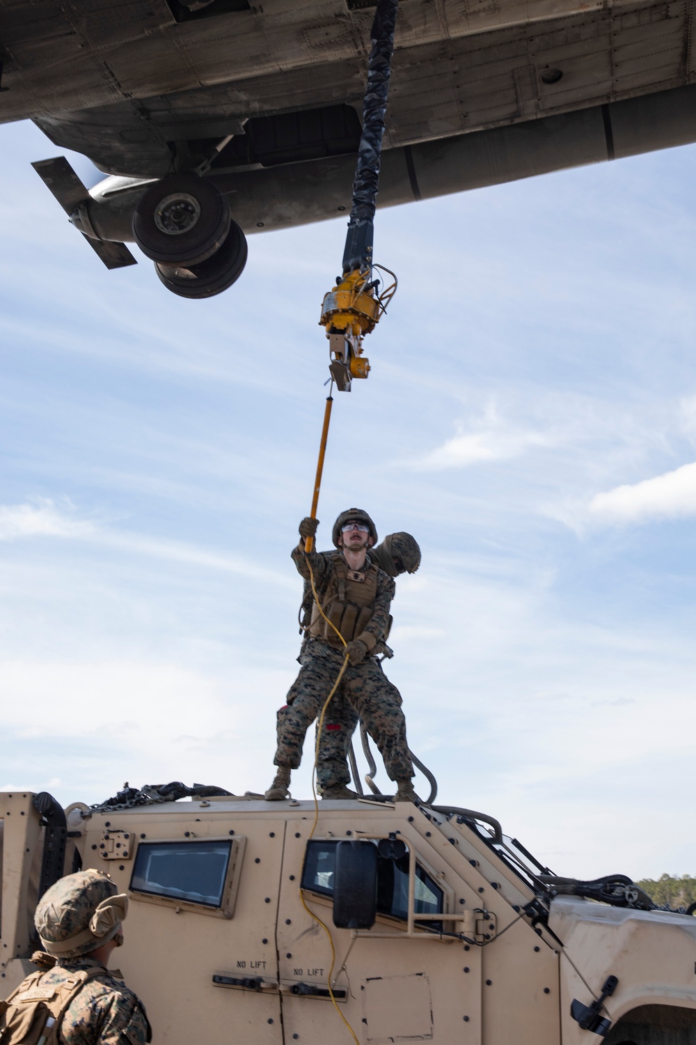 Heavy Lift Team, 26th MEU Marines execute external lift training