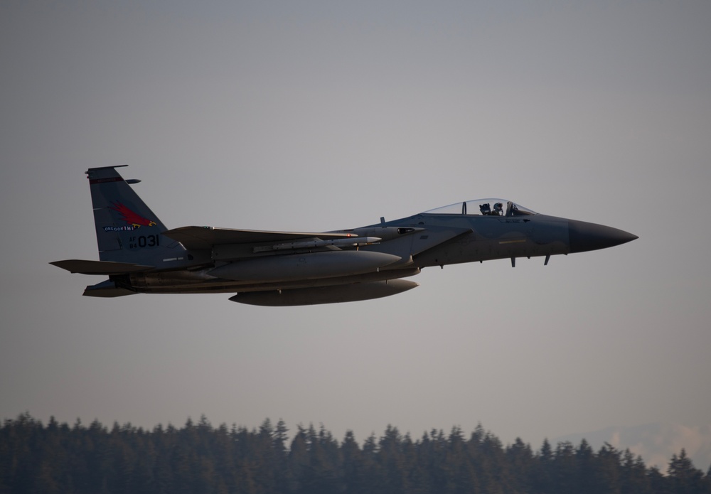 123rd Fighter Squadron conducts morning sortie