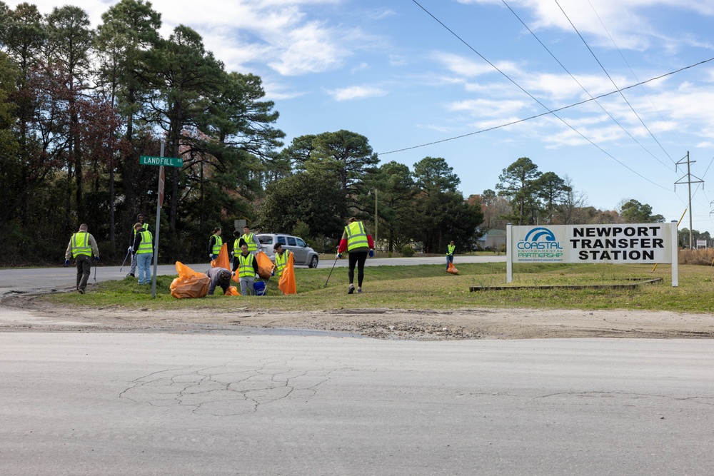 SMP Volunteers Clean Hibbs Road