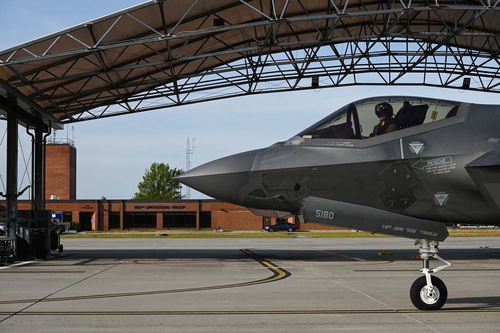 Hill AFB F-35 fighter jets conduct tactical flight operations with SCANG F-16 fighter jets