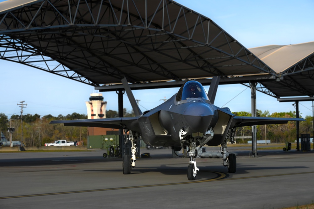 Hill AFB F-35 fighter jets conduct tactical flight operations with SCANG F-16 fighter jets