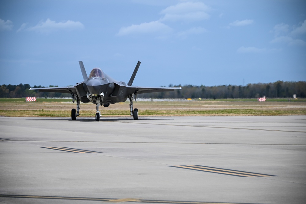 Hill AFB F-35 fighter jets conduct tactical flight operations with SCANG F-16 fighter jets