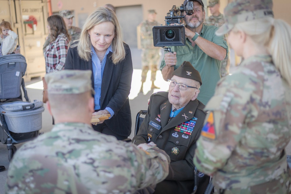 Army Medal of Honor recipient honors Bliss, 1st AD with visit during local stay