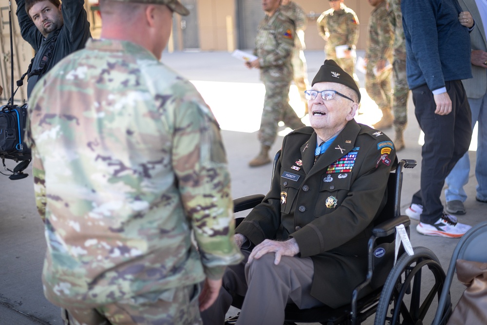 Army Medal of Honor recipient honors Bliss, 1st AD with visit during local stay