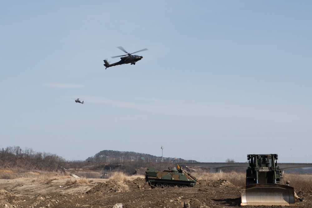 2nd Infantry Division Sustainment Brigade Builds Pontoon Bridge