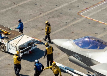 USS Carl Vinson (CVN70) Conducts Flight Operations