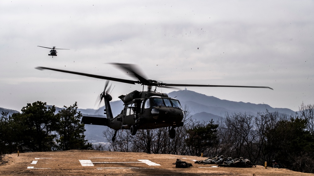 4-23 Infantry Conducts Air Assault During Exercise Warrior Shield