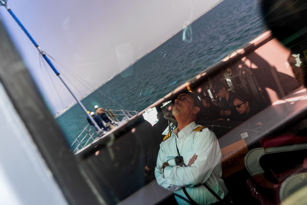 USS Gladiator Underway