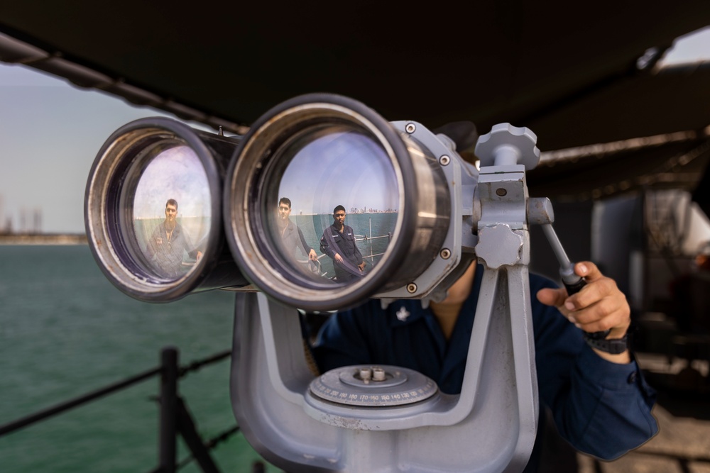 USS Gladiator Underway