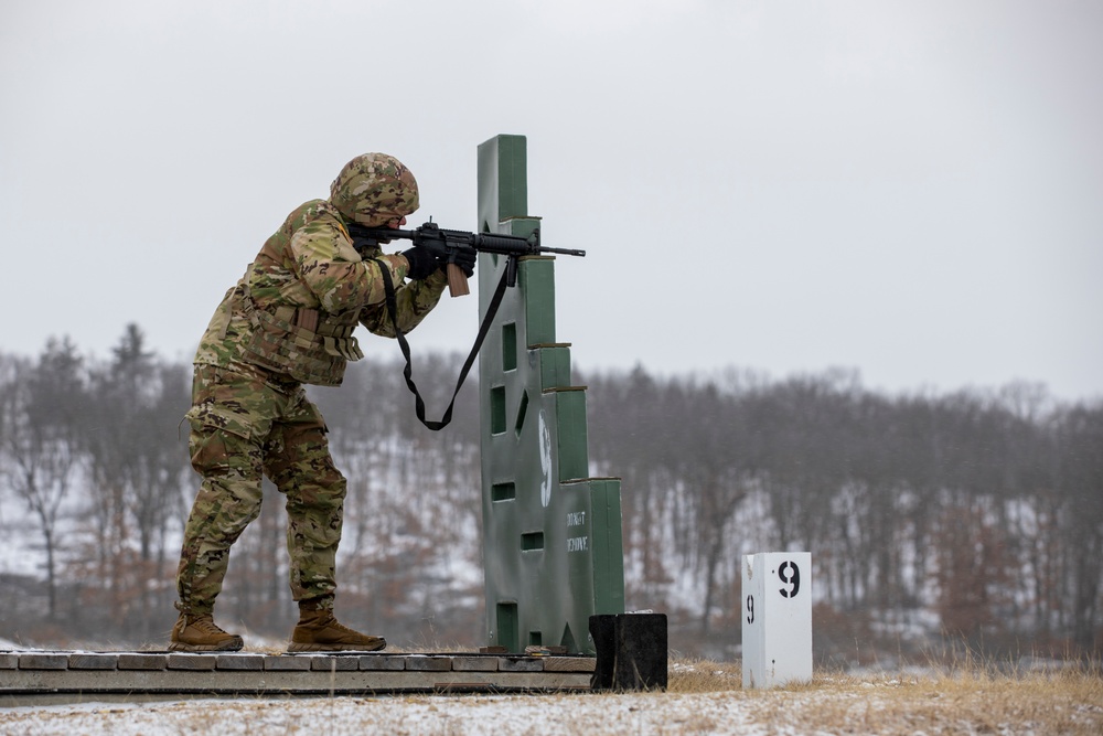 Soldiers face cold-weather challenges during weapons qualification