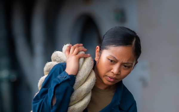 USS Carl Vinson (CVN70) Gets Underway