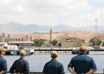 Truxtun departs Aqaba