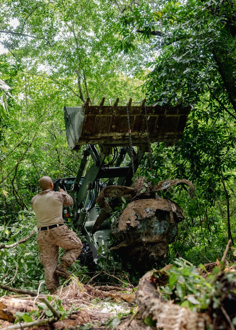 MCED Palau 23.1 - Marines and local officials find and remove WWII artifacts from the ground