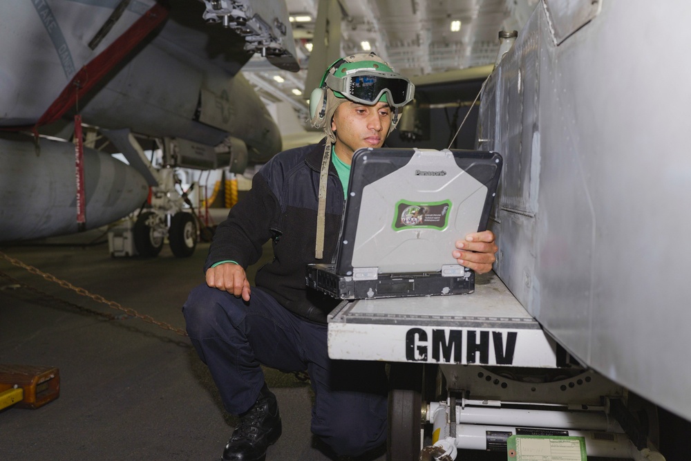 USS Carl Vinson (CVN 70) Sailors Conduct Maintenance