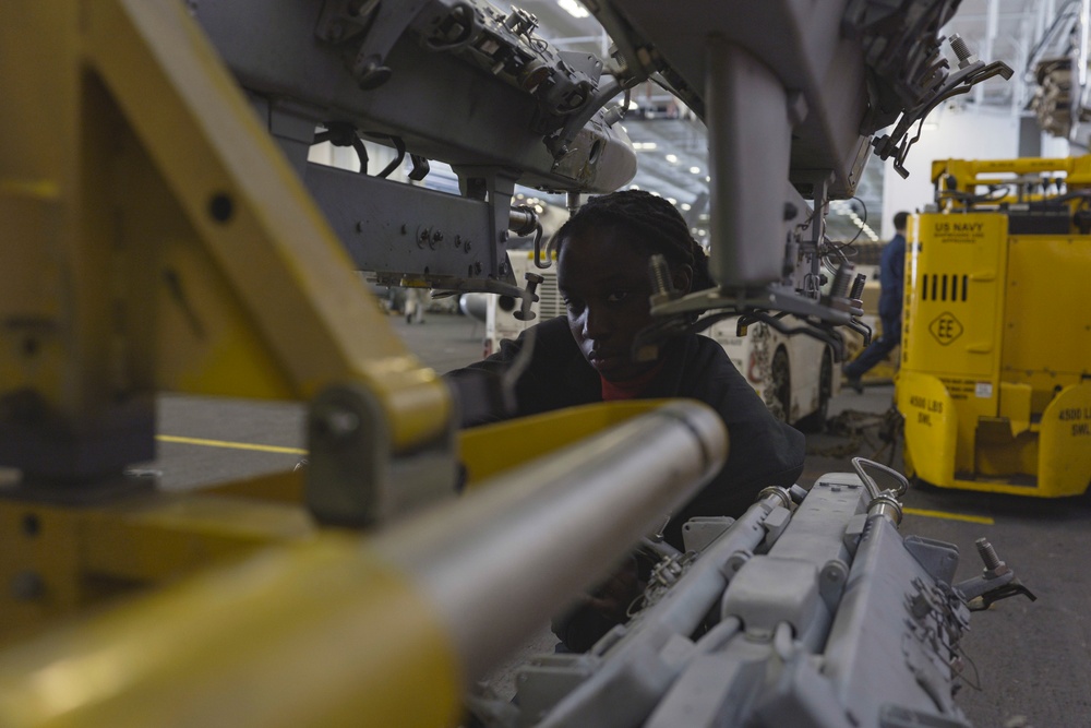 USS Carl Vinson (CVN70) Sailors Conduct Maintenance