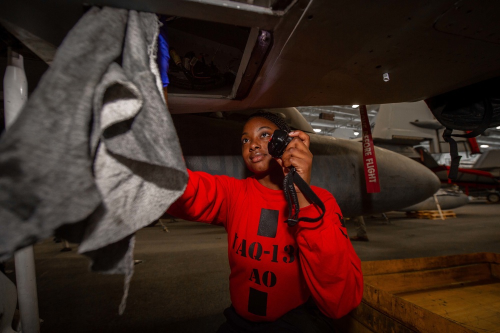 USS Carl Vinson (CVN 70) Sailors Conduct Maintenance