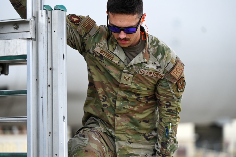 NATO partner Japan flies hundreds of tents and cargo to Türkiye