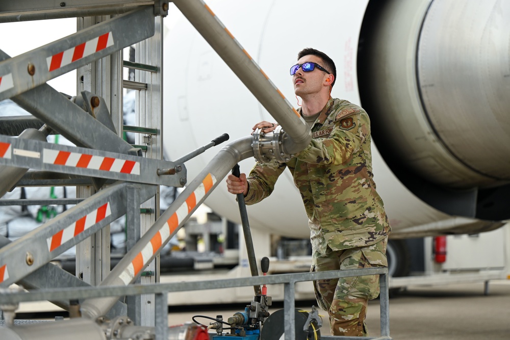 NATO partner Japan flies hundreds of tents and cargo to Türkiye