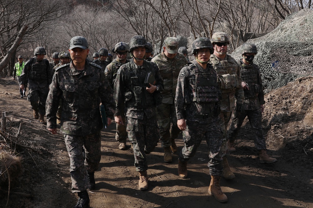 Republic of Korea army Chief of Staff visit to KCTC During Warrior Shield