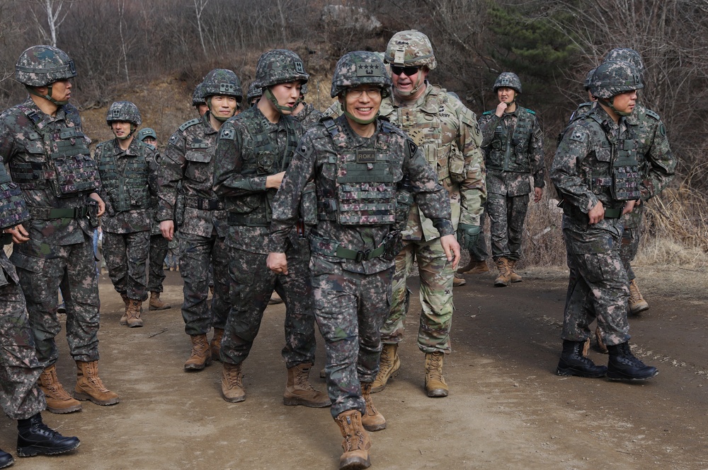 Republic of Korea army Chief of Staff visit to KCTC During Warrior Shield