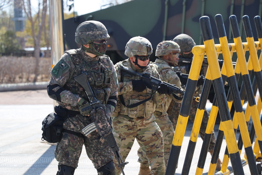 19th Expeditionary Sustainment Command participate in a combined training demonstration focused at Gimhae.