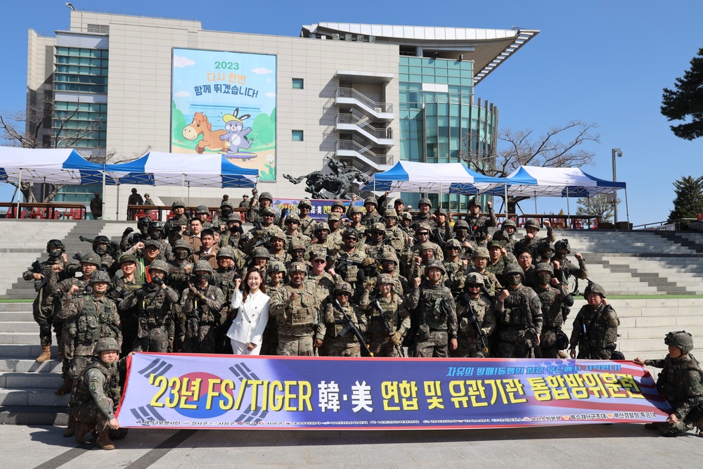 19th Expeditionary Sustainment Command participate in a combined training demonstration focused at Gimhae.