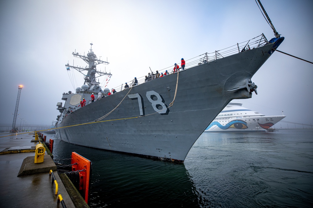 The Arleigh Burke-class guided-missile destroyer USS Porter (DDG 78) arrives in Tallinn, Estonia