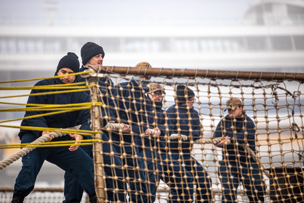 The Arleigh Burke-class guided-missile destroyer USS Porter (DDG 78) arrives in Tallinn, Estonia