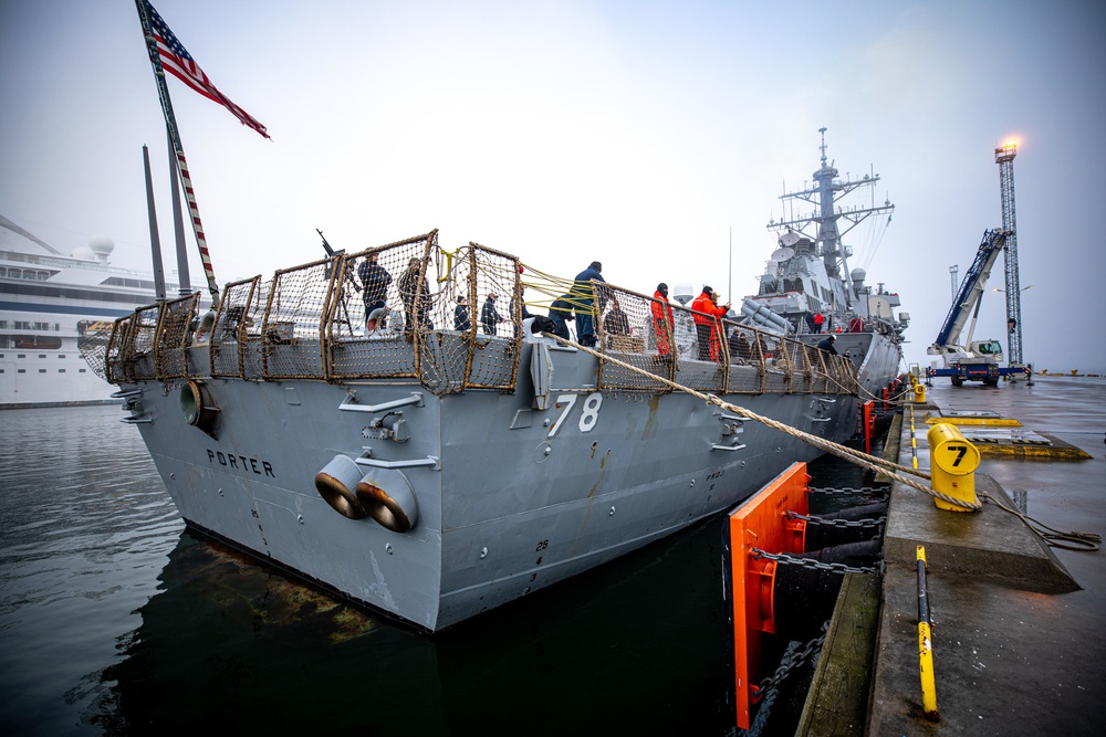 The Arleigh Burke-class guided-missile destroyer USS Porter (DDG 78) arrives in Tallinn, Estonia