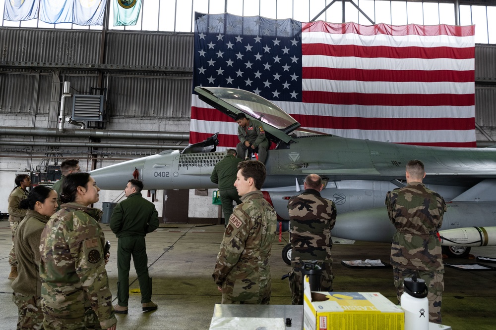 USAF, FRAF partake in NATO Cross-Servicing, Integration Exercise