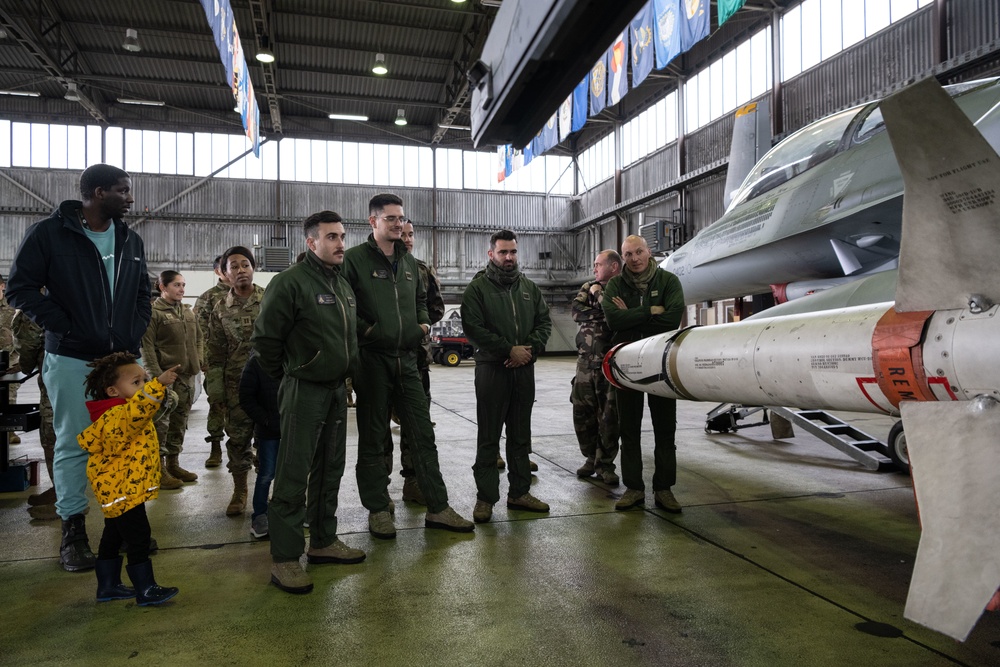 USAF, FRAF partake in NATO Cross-Servicing, Integration Exercise