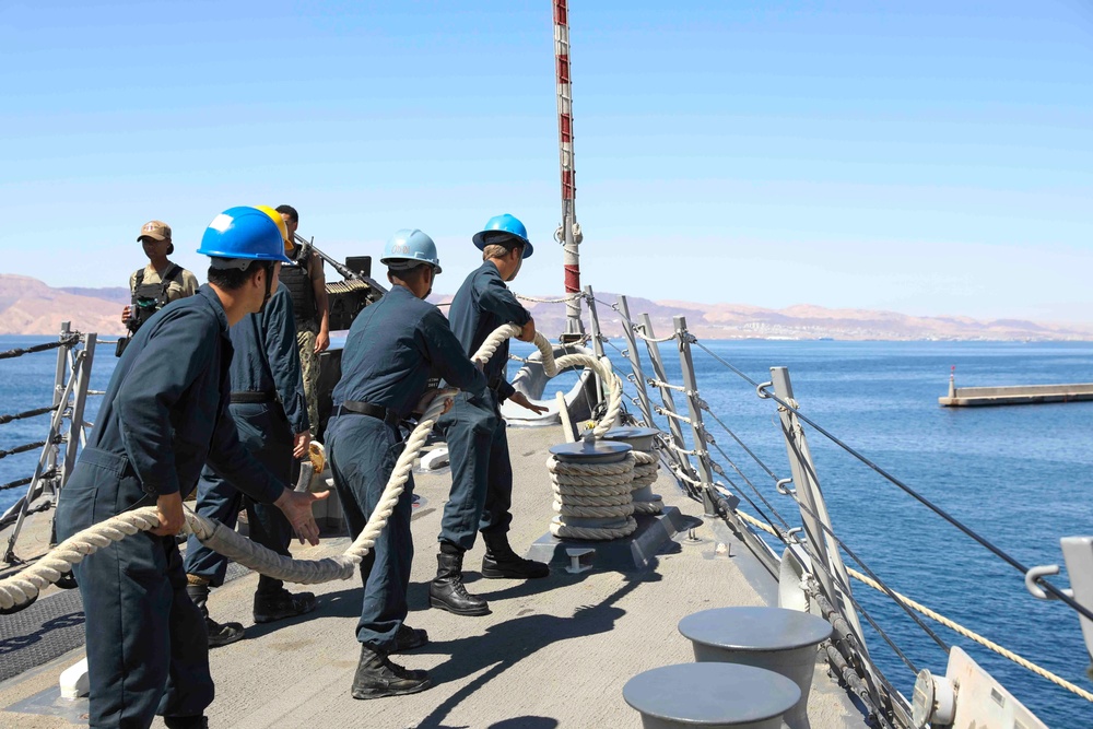 USS Truxtun Departs Aqaba