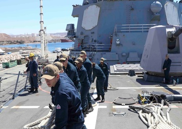 USS Truxtun Departs Aqaba
