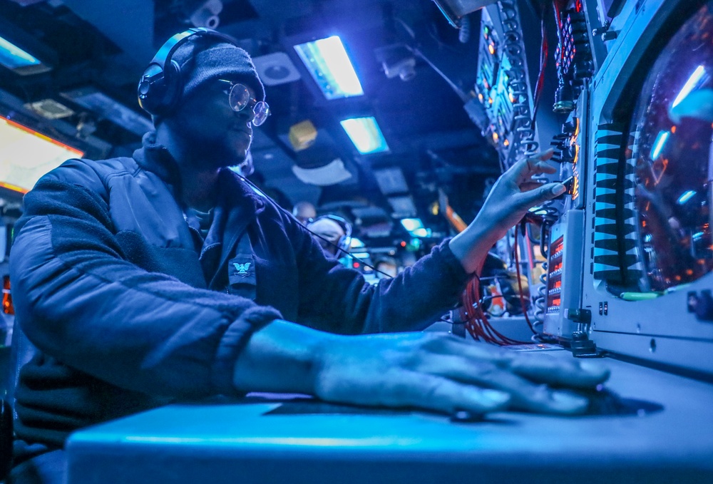 Shiloh Fire Controlman Monitors Contacts