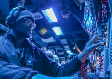 Shiloh Fire Controlman Monitors Contacts