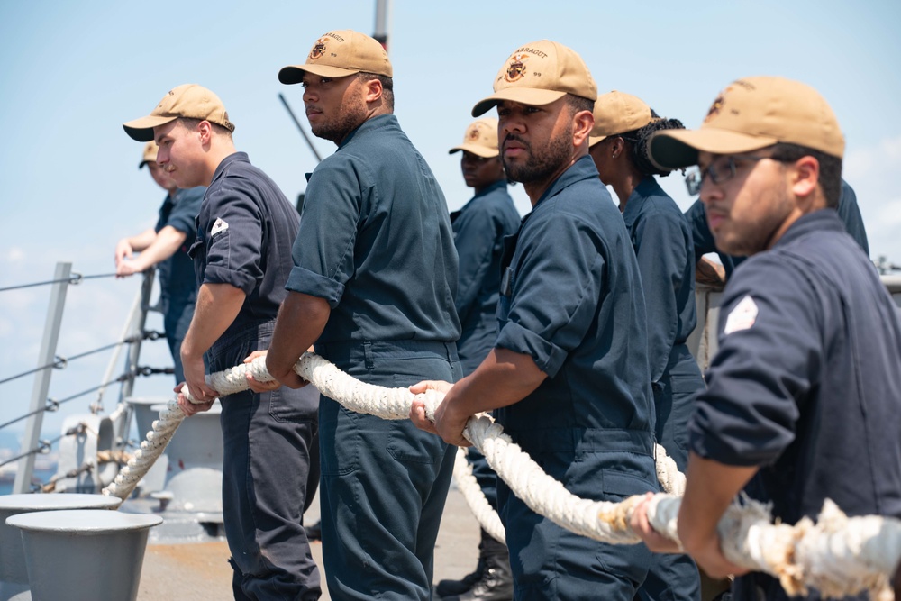 USS Farragut Departs Manta, Ecuador