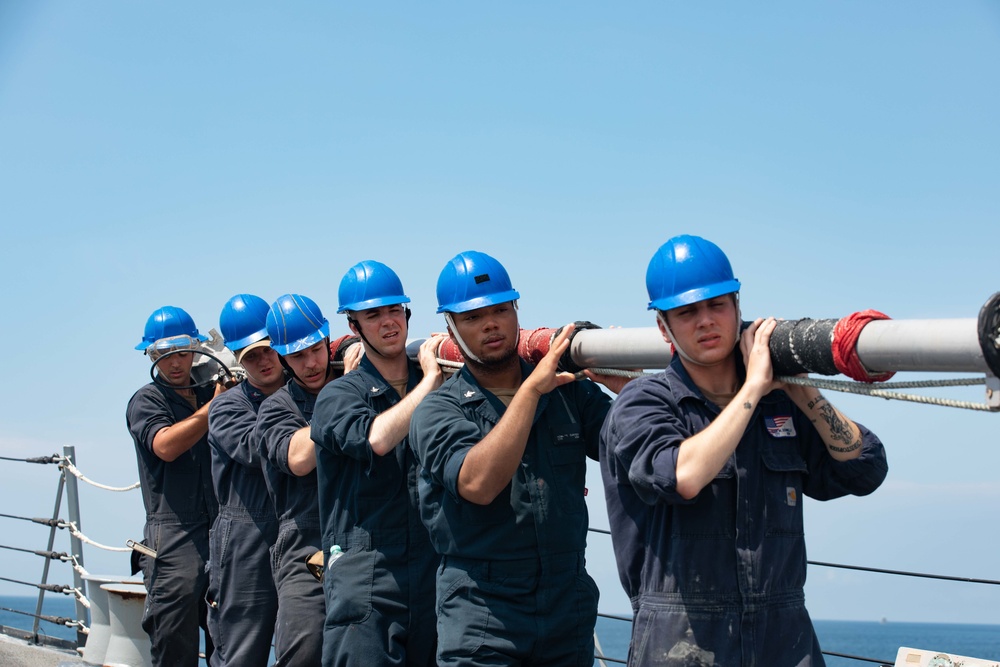 USS Farragut Departs Manta, Ecuador